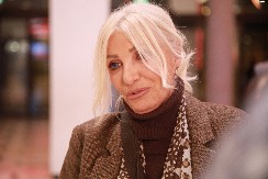 CAKANA UHVATILA MUŽA U PREVARI Pevačica rešila da se obračuna s ljubavnicom, jedva ju je sprečio!