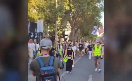 AJDE, SMISLITE NEŠTO NOVO Blokaderi recikliraju stvari koje smo STO PUTA videli