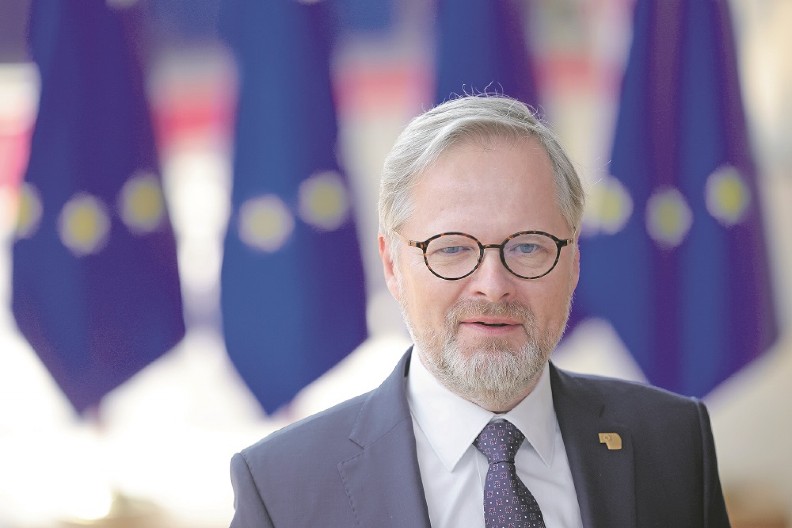 VELIKA ŠANSA ZA ČEŠKU! Otvaraju se birališta, Babiš ubedljivo vodi, Zapad gobi marionetsku vladu u Pragu?