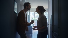 IMAM MUŽA LENŠTINU Ne samo da mi ništa ne pomaže, skroz je nesposoban, a ove noći mi je pukao film!