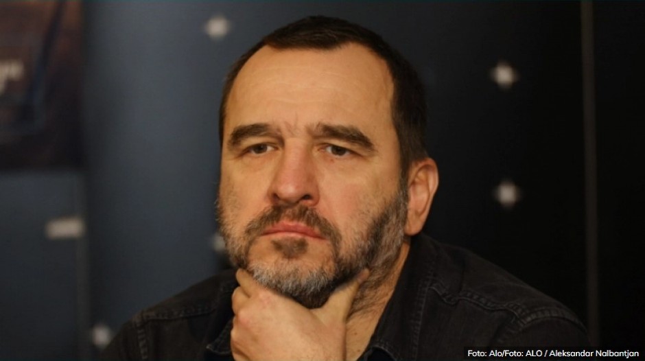 NAJBOLJI SRPSKI GLUMAC URNISAO BLOKADERE Pogledajte kako je Jezdić uzvratio udarac blokaderskoj histeriji