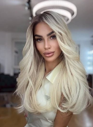 RETKO KAD SE POJAVLJUJE U JAVNOSTI! Ovo je sestra Aleksandre Nikolić koja joj pomaže u odgajanju male Leone