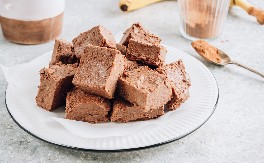 ČOKOLADNE KOCKE SAVRŠENE ZA IZNENADNE GOSTE A treba vam samo 3 sastojka i 3 minuta vremena