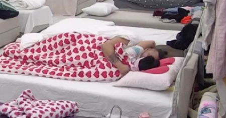 OZVANIČILI VEZU! Mina i Terza akcijali pred punom sobom, više ne žele da se kriju (FOTO)