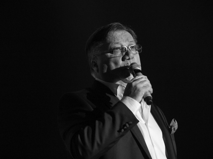 "OTIŠAO JE GLAS BOSNE, ALI NE I NJEGOVA PESMA" Bosanska pevačica se emotivnim rečima oprostila od Halida (FOTO)