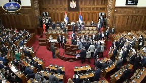 BRUKA U SKUPŠTINI Odrodi digli ruku za takozvanu  rezoluciju o Srebrenici