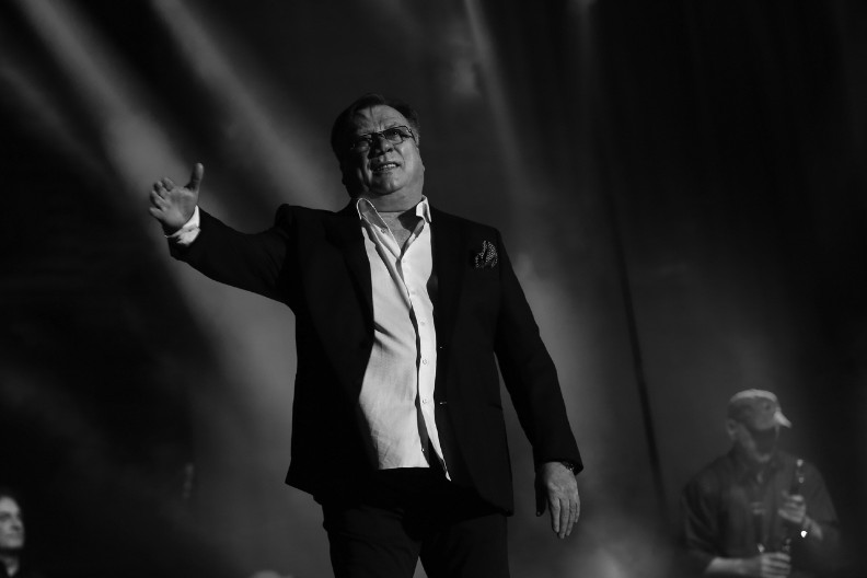 "BIO JE NAJVEĆI GOSPODIN NA ESTRADI" Menadžer progovorio nakon smrti Halida Bešlića: "Ništa nije slutilo na najgore"