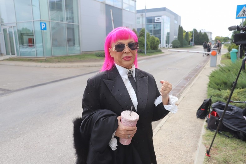 "NE BIH MOGLA DA IZDRŽIM NJEGOVU SAHRANU" Zorica Brunclik se slomila pred kamerama na pomen Halida Bešlića