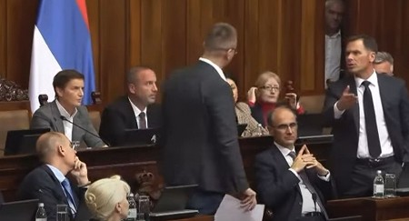 SINIŠA MALI OTERAO PARANDILOVIĆA NA MESTO Došao do Ane Brnabić, ministar ustao sa stolice, samo mu je ovo rekao! (VIDEO)