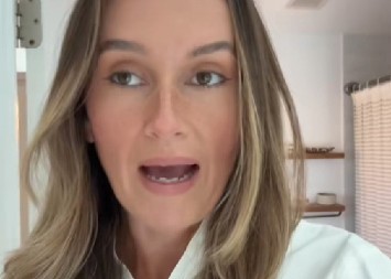 HAOS NA PORODIČNOJ VEČERI Žena zagrizla nešto tvrdo, mislila da je slomila zub, kad je shvatila kakvo blago je u pitanju - ZANEMELA! (VIDEO)