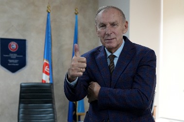 "SASTANAK U DOBROM SPORTSKOM DUHU" Albanci objavili fotografiju sa Džajićem i Radujkom pred meč sa Srbijom