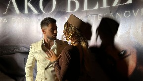 NAŠ POZNATI PEVAČ ŽENI SE PEVAČICOM ZA KOJOM JE BILA RASPISANA POTERNICA Starija je od njega, a decu je prihvatio kao svoju!