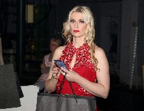 MINA LAZAREVIĆ U VEZI SA POZNATIM KOLEGOM! Konačno priznala, ne skida osmeh sa lica: "Ispunjava me, volim ga takvog"