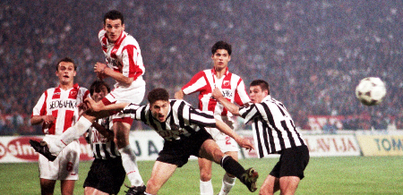 ODREKAO SE SRBIJE, OSVOJIO DUPLU KRUNU SA ZVEZDOM, PA POSTAO LEGENDA PREMIJER LIGE Gde je nestao čuveni Ćare, prvi Srbin kapiten u Engleskoj od kog su crveno-beli zaradili 3 miliona evra?