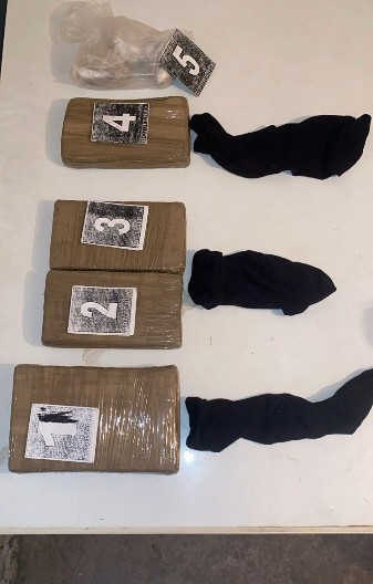 UHAPŠEN OPASNI DILER U SMEDEREVU U kući mu našli kilu kokaina i pištolj! (FOTO)