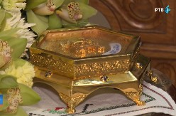 ČESTICA ČASNOG POJASA STIGLA U PETROVARADIN Vernici se klanjaju svetinji koja donosi isceljenje