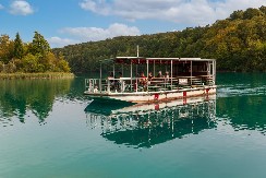 OSOBA UPALA U PROVALIJU, SPAŠAVALO JE 15 SPASILACA! Užas na Plitvičkim jezerima!