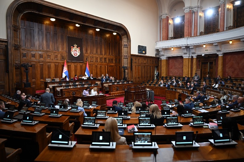 I DANAS JE BILO BURNO U SKUPŠTINI Evo o čemu se sve raspravljalo