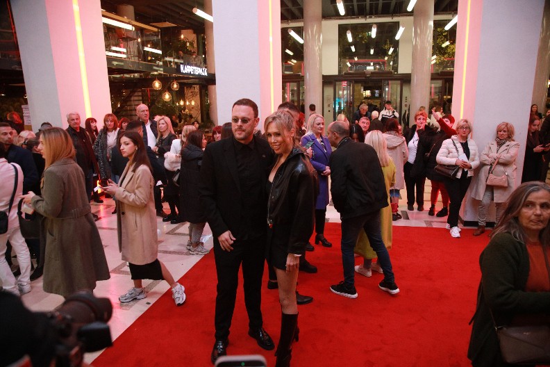 IGOR KOJIĆ NAJAVIO SVADBU Popeo se kod oca na binu, pa poručio: "Treća sreća!"