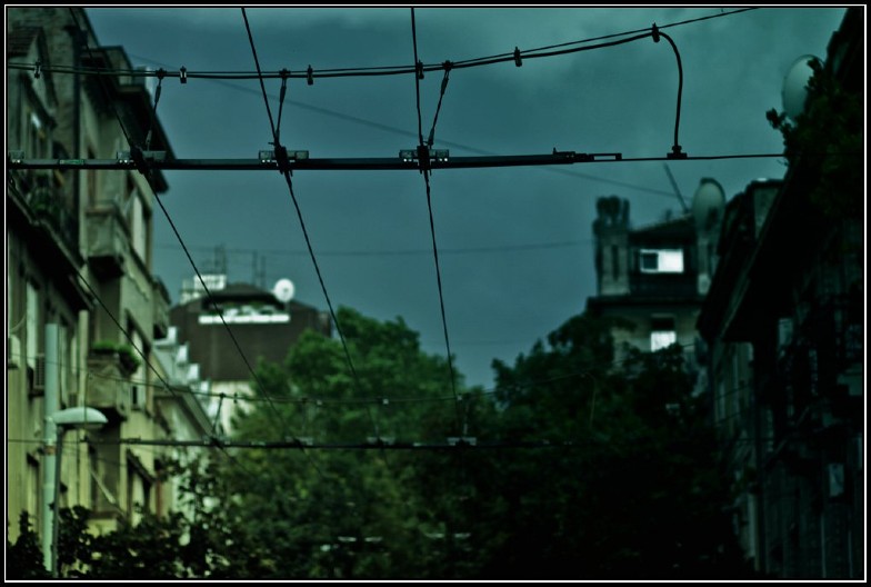 VIC DANA Napolju je nevreme već treći dan a moja svekrva...