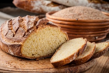 NEMOJTE DA BACATE BAJATI HLEB Primenite ovaj trik i biće kao tek kupljen
