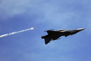 ZELENSKI KUPUJE 150 RATNIH AVIONA: Ukrajina se odlučila za ovaj moćni lovac (VIDEO)