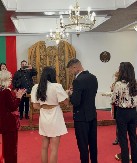 PRIČALO SE DA VOLI MUŠKARCE, A SADA SE OŽENIO! Naš pevač stao na ludi kamen, suprugu krije od javnosti (FOTO)