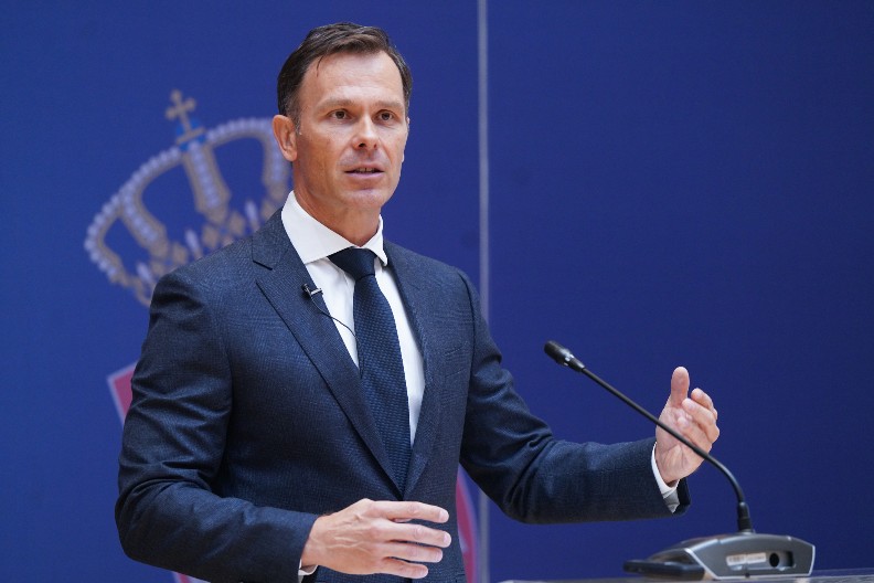 U PETAK POČINJE POVRAT 50 ODSTO ŠKOLARINA STUDENTIMA Ministar Mali otkrio kako će teći isplata