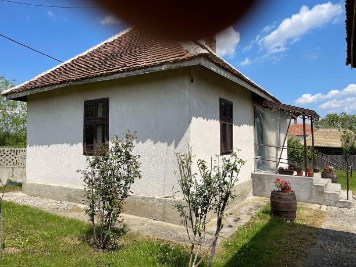 Zorica prodaje kuću i celo domaćinstvo za 40.000 evra: Na njemu ima sve!