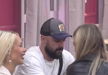 "SREĆA PA IMAM DVA SINA, A ON JEDNU MAJKU" Biljana Vujović brutalno o svom sinu, a onda raskrinkala Aneli Ahmić!