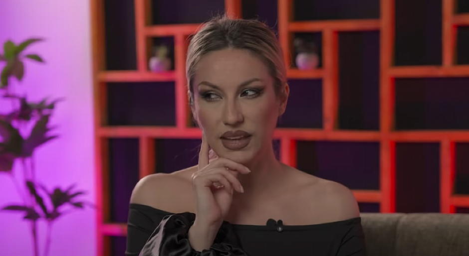 ''TAJ MISTERIOZNI GOSPODIN ME GURA NAPRED'' Rada Manojlović konačno progovorila o dečku: ''Ovo sad je prava ljubav''