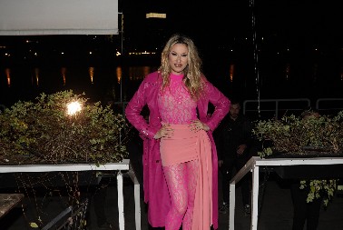 RADI MANOJLOVIĆ SEVNULO MEĐUNOŽJE PRED SVIMA! Minić otkrio previše, prisutni nisu znali gde da gledaju (FOTO)