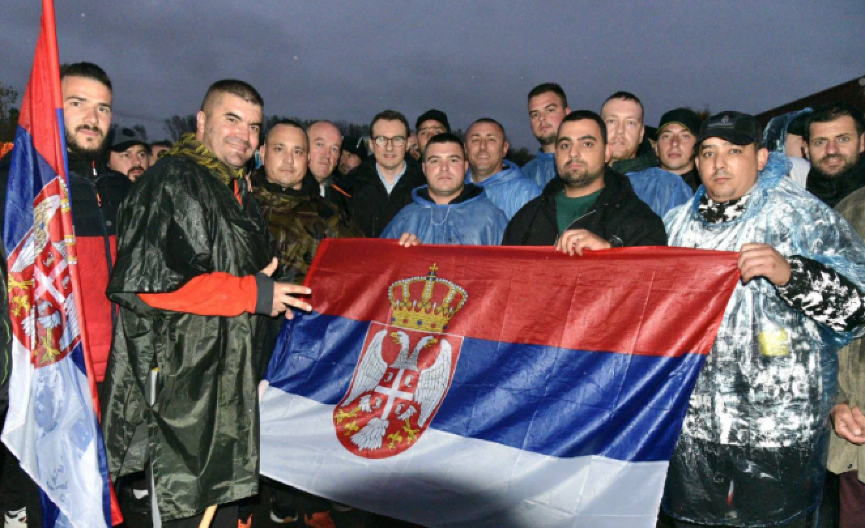 HEROJI SA KIM PREŠLI 190 KILOMETARA I STIGLI U LAZAREVAC! Petković im priredio svečani doček uz pogaču, so i bakljadu