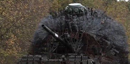BODLJIKAVE ZVERI KRENULE U AKCIJU Ruska vojska ima nove oklope na svom paklenom oružju (VIDEO)