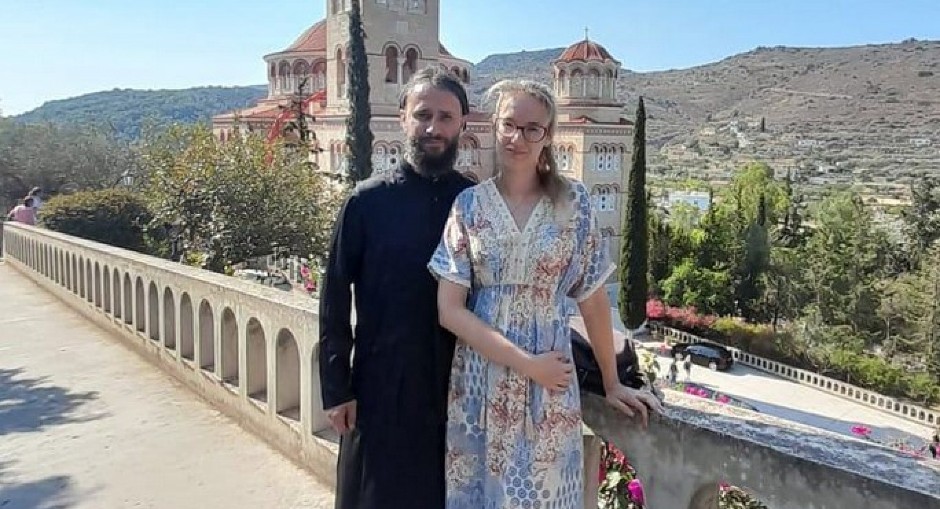 KAO U DOBA REŽIMA DPS-A: Supruzi rožajskog paroha odbijen zahtev za državljanstvo – „smetnja za bezbednost Crne Gore“