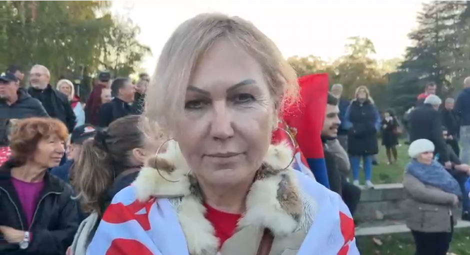 "OVO JE PODVIG MILOŠA OBILIĆA" Žena dočekuje pešake iz KiM i poručuje – "Božuri nikada neće prestati da cvetaju na Kosmetu" (VIDEO)