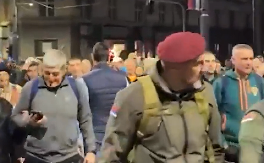 ANTISRBIN ŠAROVIĆ DOŠAO DA IZAZIVA NAROD: Ušao među građane, šačica blokadera provocirala (VIDEO)