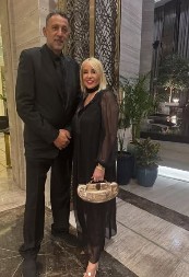 SVE VRVI OD LUKSUZA Vlade Divac sa ženom posetio Saudijsku Arabiju, uskladili stajlinge, ona sva u zlatu! (FOTO)