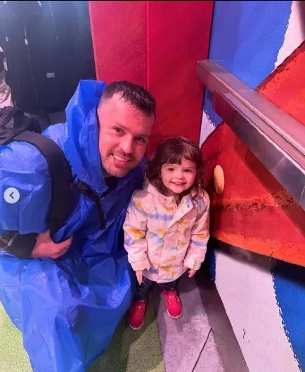 OTAC OSTAVIO ĆERKICU (2) DA UMRE U VRELOM AUTU DOK JE GLEDAO PORNOGRAFIJU Sada je pronađen mrtav (FOTO)