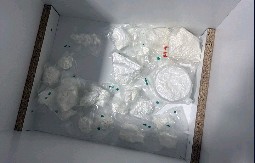 KRAGUJEVCU I NIŠU ZAPLENJENO 120 KG DROGE I 1,9 KG KOKAINA Uhapšena trojica muškaraca