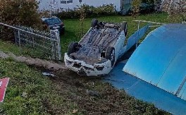 AUTOMOBIL PROBIO OGRADU I ULETEO U DVORIŠTE KUĆE Drama kod Preljine, povređen vozač