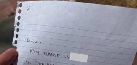 MUŠKARAC ZATEKAO ZASTRAŠUJUĆU PORUKU NA VRATIMA Ono što je starac napisao u pismu ostavilo internet u šoku! (FOTO)