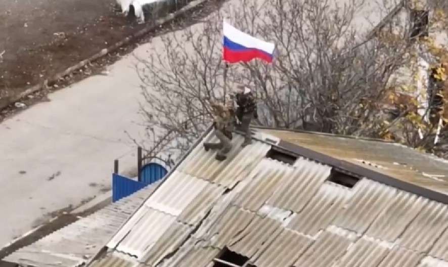 RUSI PREGAZILI REKU, USPENOVKA JE PALA Brutalne eksplozije i odlučan juriš srušili neprobojnu tvrđavu Ukrajine (VIDEO)