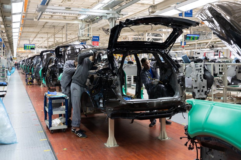 Kina uzdrmala auto-industriju – stručnjak objašnjava šta to znači za Srbiju