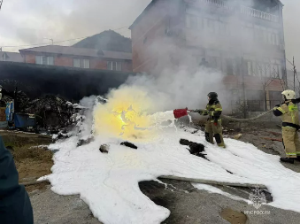 ČETIRI OSOBE POGINULE U PADU HELIKOPTERA, JOŠ TROJE KRITIČNO Objavljene slike sa mesta stravične nesreće u Rusiji (FOTO)