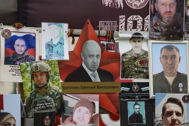 RUSI ŠIRE TEORIJE DA JE PRIGOŽIN PREŽIVAO PAD AVIONA! Evo gde se navodno nalazi i KOME POMAŽE!