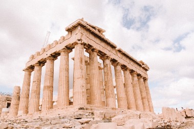 90 GODINA JE ČUVAO ''OBIČAN'' KAMEN U VITRINI Kad je shvatio kakvo blago je u pitanju, zanemeo - sada mu ceo svet aplaudira!