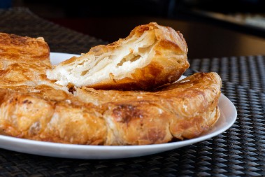 VICKASTI PRODAVAC BUREKA SMISLIO GENIJALNI TRIK  Ljudi ne prestaju da se smeju - pogledajte samo čega se dosetio