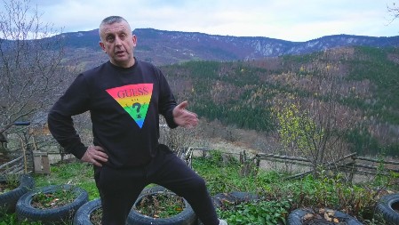 MILENKO OBJAVIO OGLAS DA POKLANJA 5 ARI KO ŽELI OVDE DA NAPRAVI VIKENDICU: Pogledajte snimke, prelepa priroda, ali nema stanovnika  (FOTO)