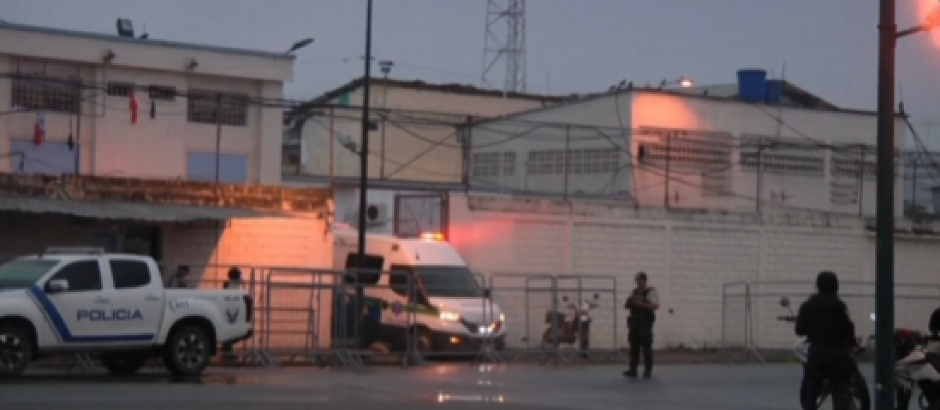 MASAKR U ZATVORU Odjekivale eksplozije, pucnji i pozivi u pomoć, 27 LJUDI OBEŠENO I UGUŠENO (VIDEO)